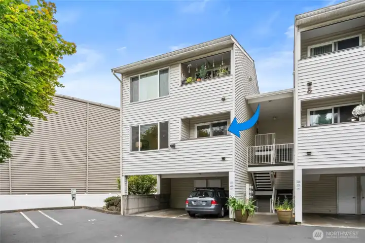 This Shoreline Village homes has been well maintained and offers 953 sq. ft. of living space.