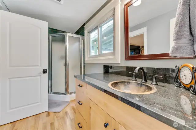 3/4 bathroom w/ walk-in closet off of the primary bedroom