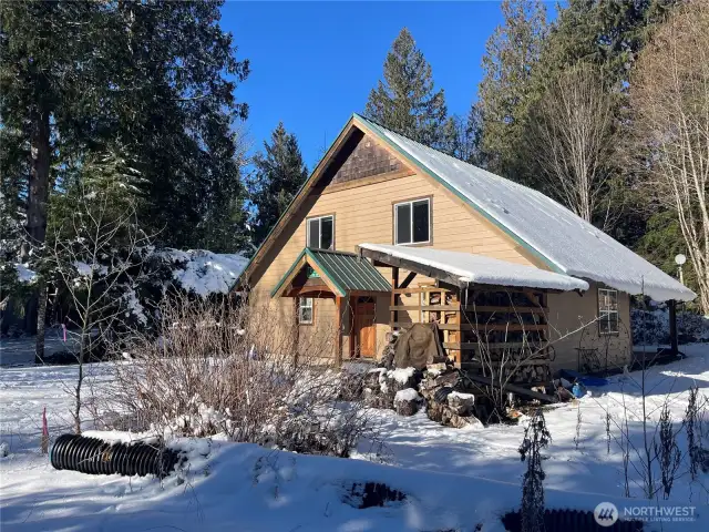 Welcome to 17017 Glacier Rim Drive in the Mt Baker Rim community!