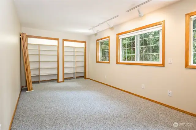 Upper level bonus room-great for crafting, hobbies, or as a home office