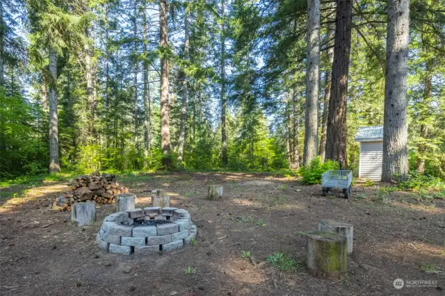 Firepit area for gathering with your friends and enjoying starry nights.