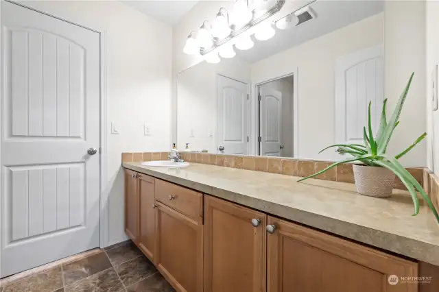 upstairs shared bathroom