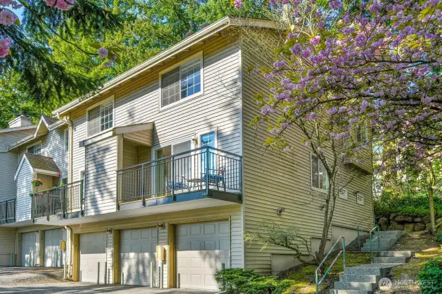 End-Unit and Garage with Direct Private Access!