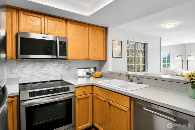 In 2024 the owner installed all new stainless steel appliances.