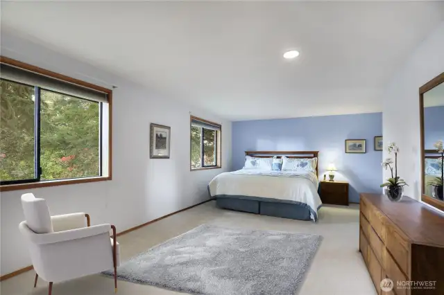 Huge primary bedroom