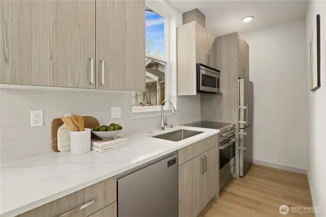 Photos are of a similar listing for illustrative purposes.