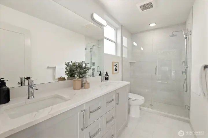 Photos are of a similar listing for illustrative purposes.
