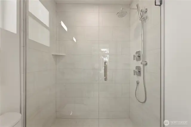 Photos are of a similar listing for illustrative purposes.