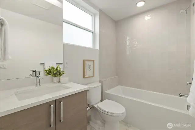 Photos are of a similar listing for illustrative purposes.