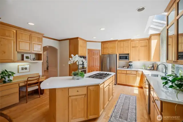 Bright and Light Kitchen, Countertop was replaced in year 2024.