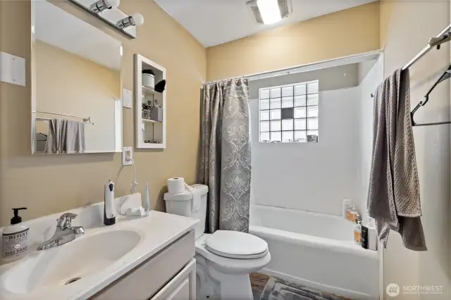 top floor full bath