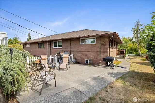 3734 side yard patio