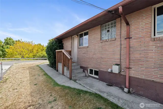 3732 side entrance