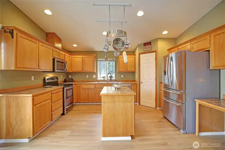 Large kitchen with large pantry & stainless appliances!