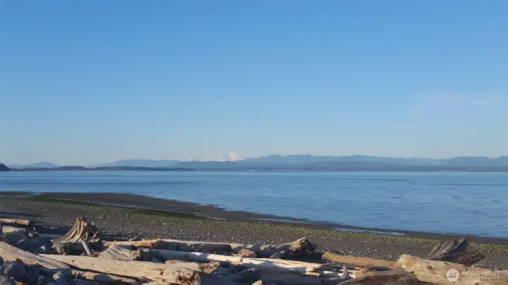 Beautiful view &  beach vibes.