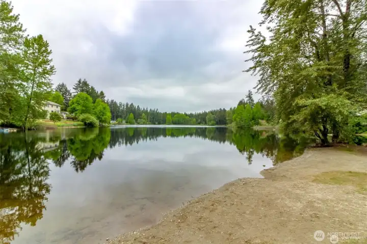 Private lake / beach access