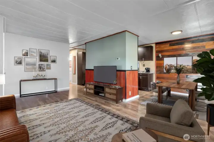 Virtually Staged Family/livingroom