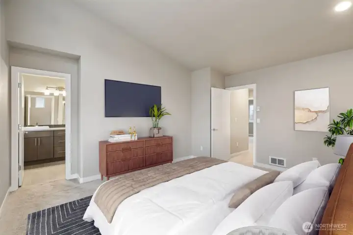 Primary Bedroom w/Ensuite Bathroom