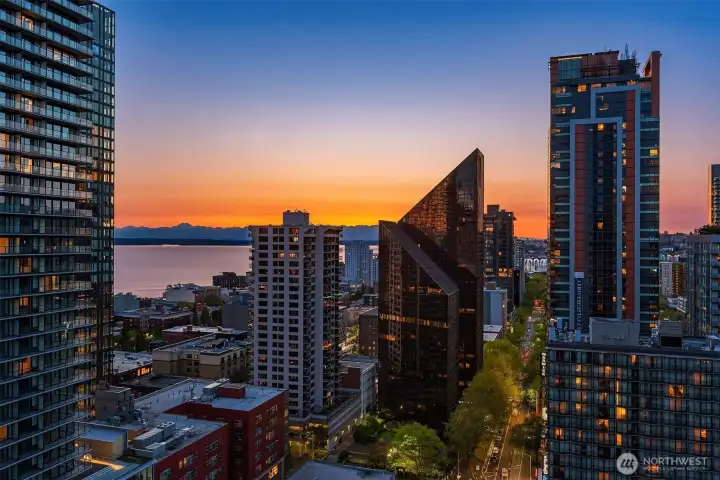 Easy access to the Monorail and Light Rail—including the anticipated Eastside expansion in April 2026—makes commuting across the region seamless.