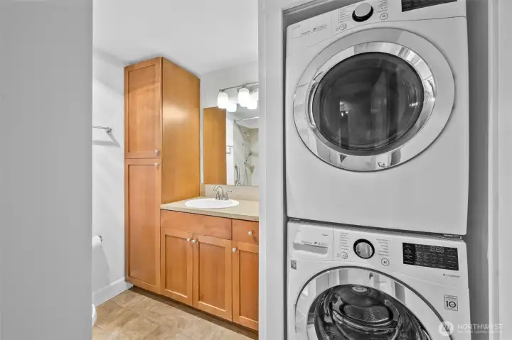 Spacious and bright bathroom with tile accents and full size mirror. Includes newer washer and dryer for convenience.