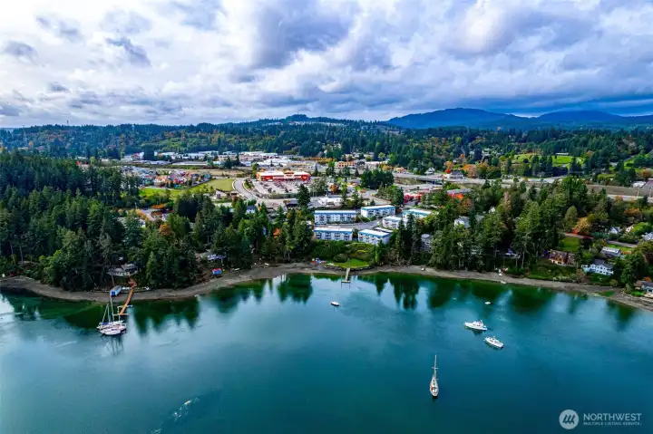 Close to HWY 16, shopping, State Ferry, Shipyard and Base.