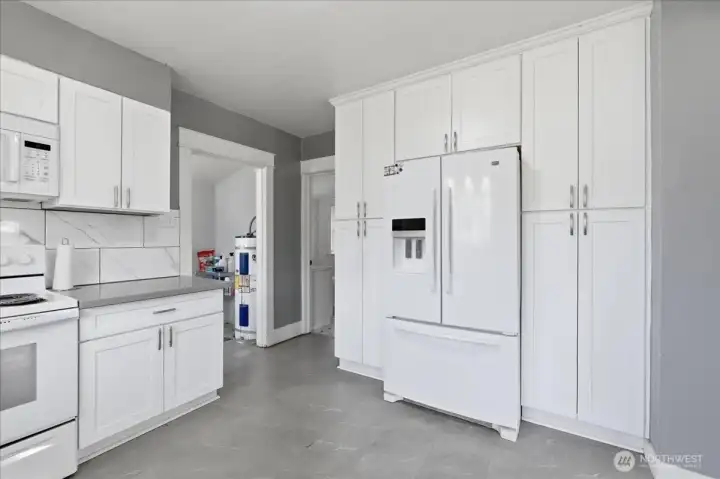 All white appliances are included.