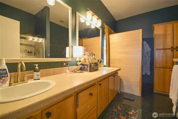 Primary bathroom featuring a luxurious 5-piece layout for spa-like comfort.