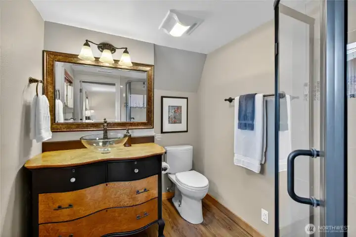 Primary bath with lots of light. Primary bath with lots of light.