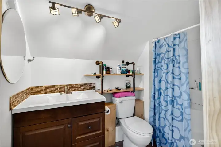 ADU - Bathroom with walk-in shower. ADU - Bathroom with walk-in shower.