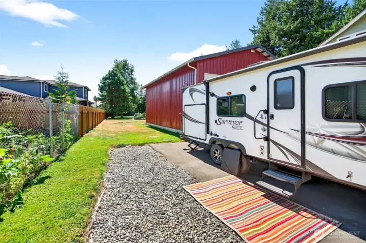 RV Full Hook-up. Access to the backyard. RV Full Hook-up. Access to the backyard.