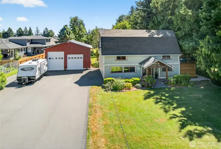 Front black topped driveway with access to shop. Plenty of parking for RV, boat or cars. Front black topped driveway with access to shop. Plenty of parking for RV, boat or cars.