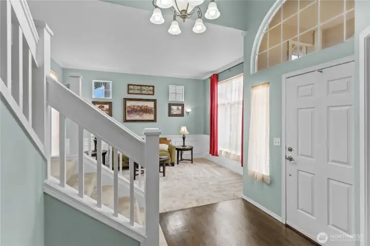 A good entry to the home cannot be beat!  This one is warm and welcoming