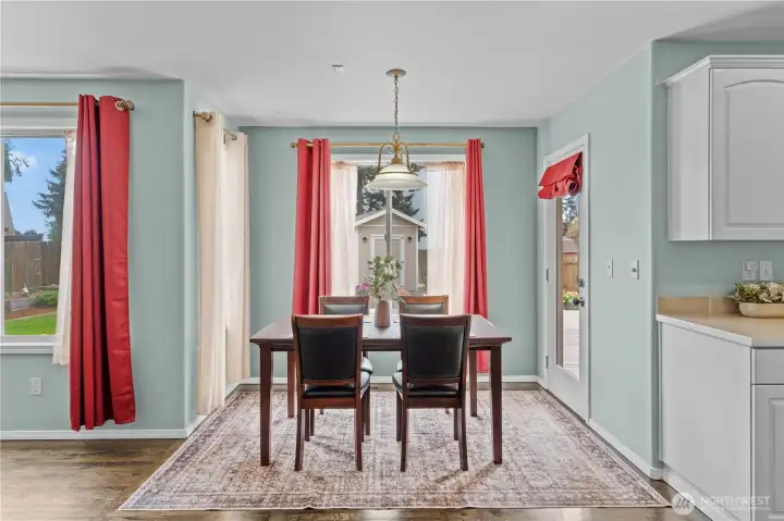 Who doesn't love a great eating nook?