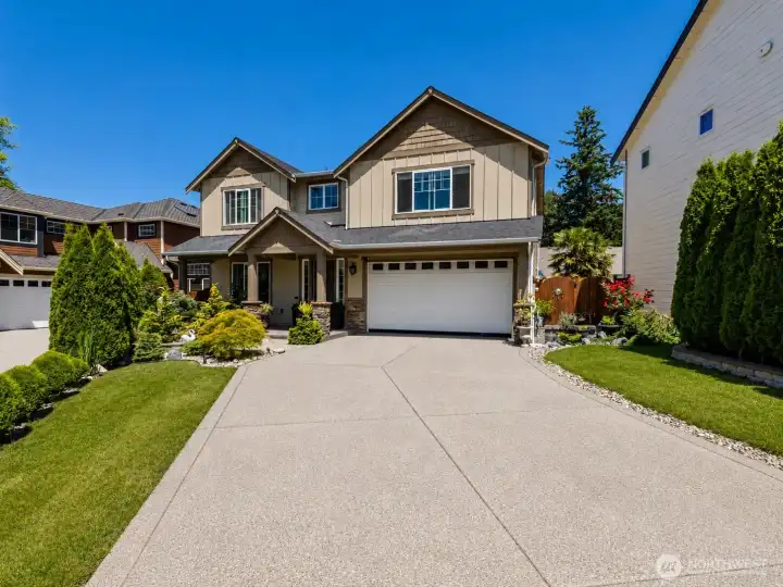 Huge driveway! Huge driveway!