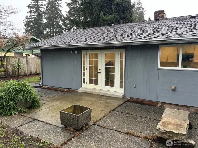 backyard/rear exterior