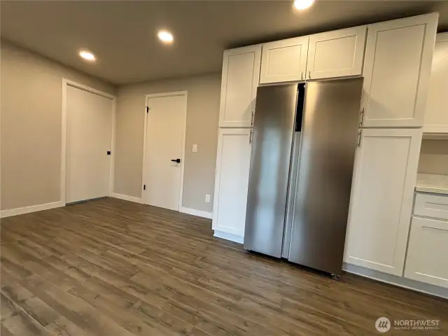 kitchen eating area