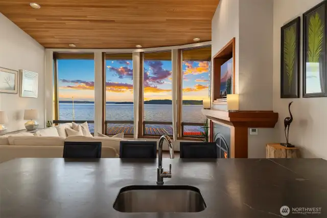 The outdoor scenery acts as an everchanging art piece. Dramatic picture windows perfectly frame the mesmerizing vistas.