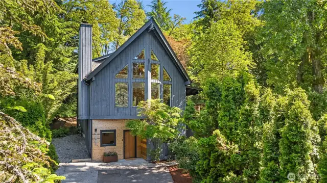 Welcome to this urban retreat that feels like you're in Whistler yet just up the hill from the Morgan Junction!