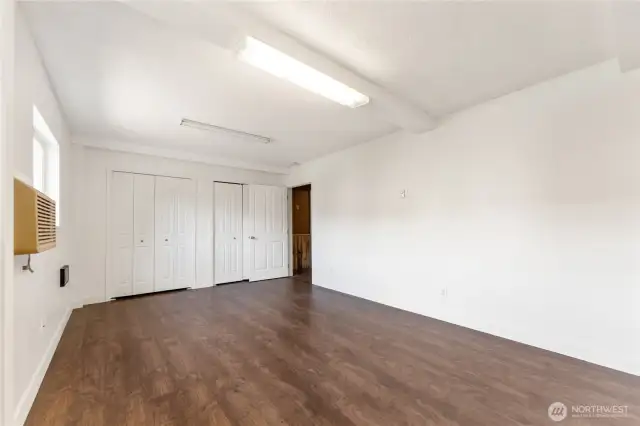 Lot's of Possibilities with this Bonus Room!