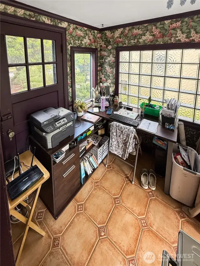 Whether you’re running a business, working remote, or just need a creative escape, this vibrant office delivers. Featuring a separate entrance, floral wallpaper, and glass block windows that flood the space with light, it’s both practical and full of character. Use it as a dedicated workspace, studio, or even a mudroom — the possibilities are wide open.