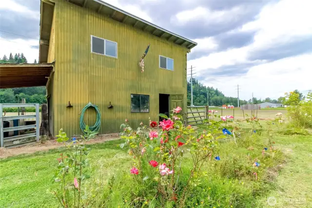 How cool is this barn?!