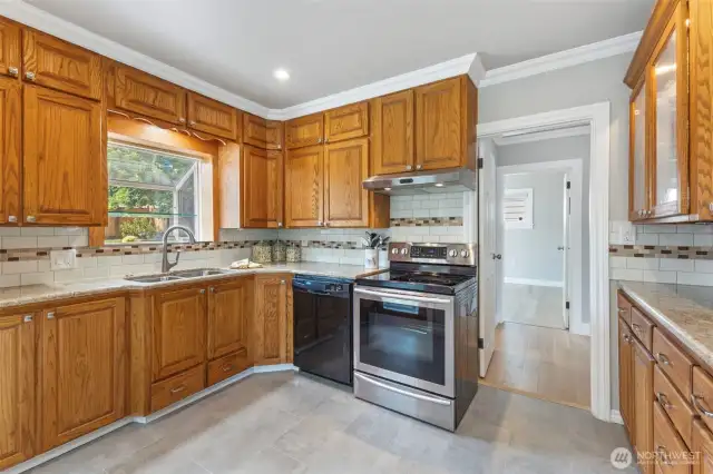 Corner cabinets include multiple Lazy Susans for easy access and some cabinets have pull out shelves.