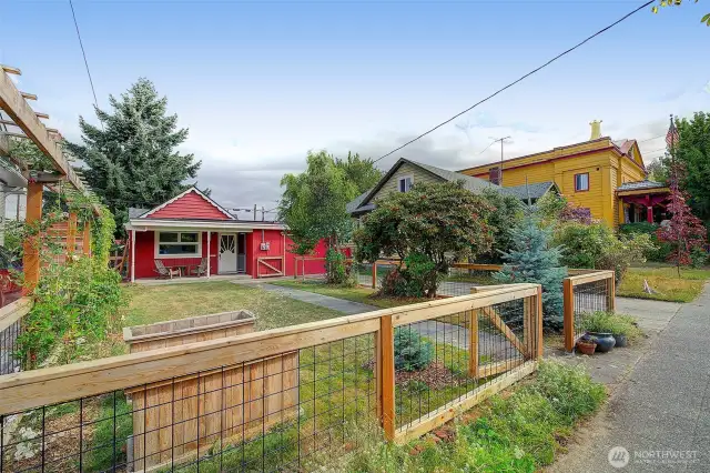 Large fully fenced front yard