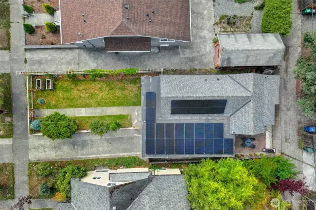 Large lot zoned for DADU(s) - great investment!