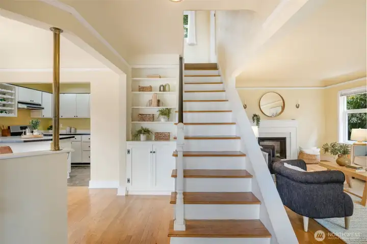 Great flow between living room, dining room, and kitchen.  You'll love the convenience of a circular floor plan!