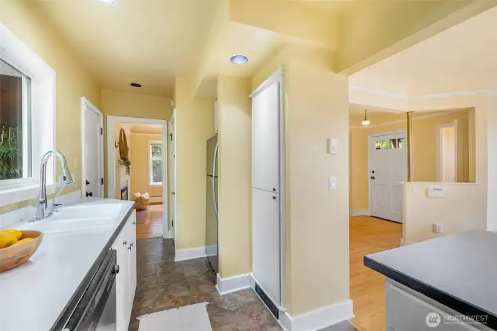 Great flow between living room, dining room, and kitchen.  You'll love the convenience of a circular floor plan!
