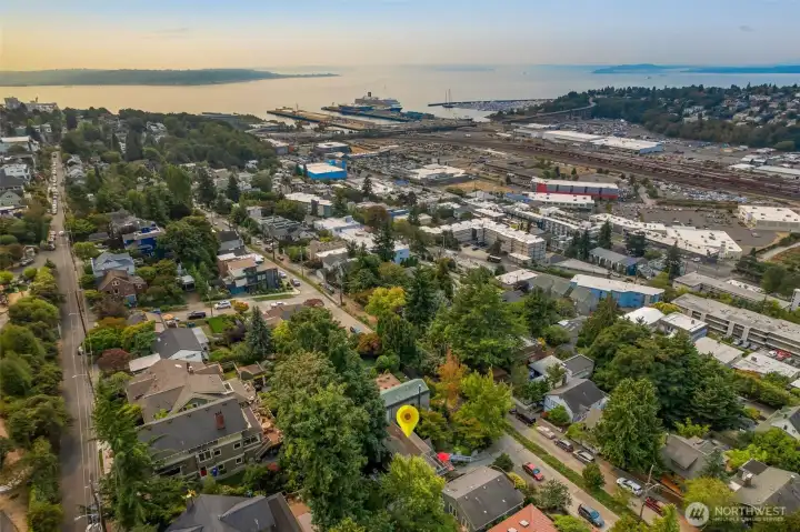Nestled in a quiet spot on iconic Queen Anne Hill, yet walkable to everything so coveted nearby... and a hop, skip, and jump away from Downtown, South Lake Union, Amazon, Expedia, Climate Pledge/Seattle Center, Elliot Bay Marina, Whole Food and the new Waterfront, Seattle crowning jewel!