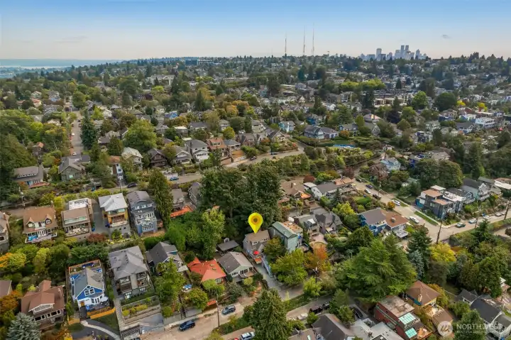 Nestled in a quiet spot on iconic Queen Anne Hill, yet walkable to everything so coveted nearby... and a hop, skip, and jump away from Downtown, South Lake Union, Amazon, Expedia, Climate Pledge/Seattle Center, Elliot Bay Marina, Whole Food and the new Waterfront, Seattle crowning jewel!