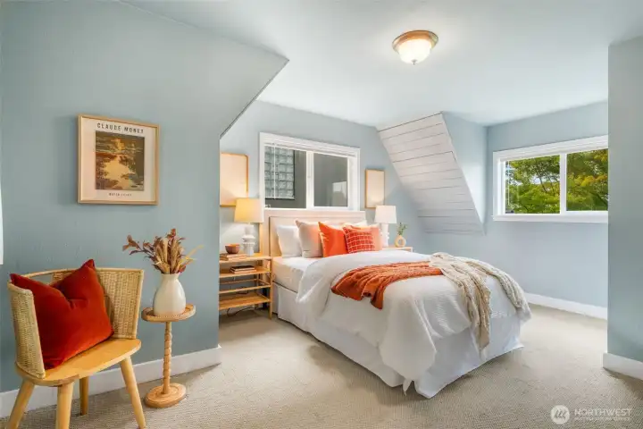 2 roomy and bright upstairs bedrooms!