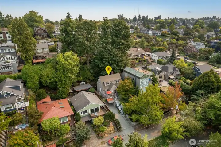 Nestled in a quiet spot on iconic Queen Anne Hill, yet walkable to everything so coveted nearby... and a hop, skip, and jump away from Downtown, South Lake Union, Amazon, Expedia, Climate Pledge/Seattle Center, Elliot Bay Marina, Whole Food and the new Waterfront, Seattle crowning jewel!
